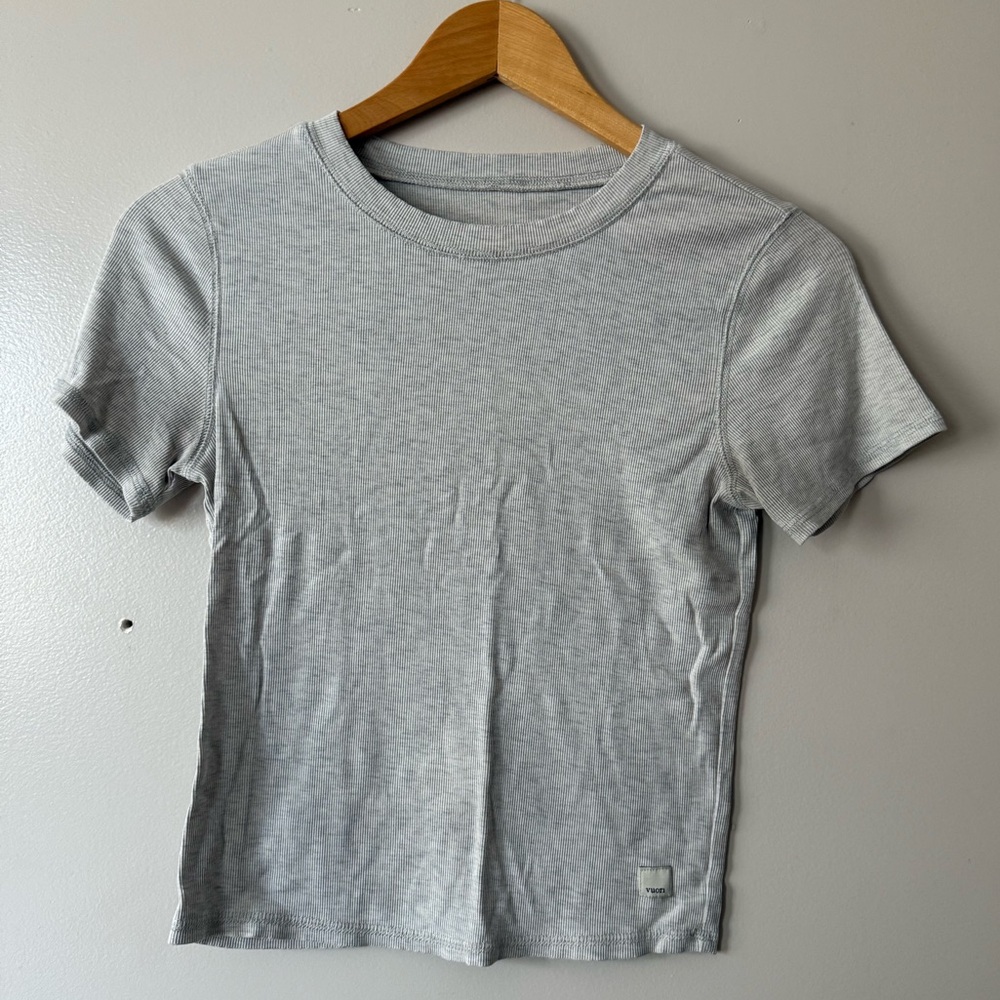 Vuori Pose Fitted Tee